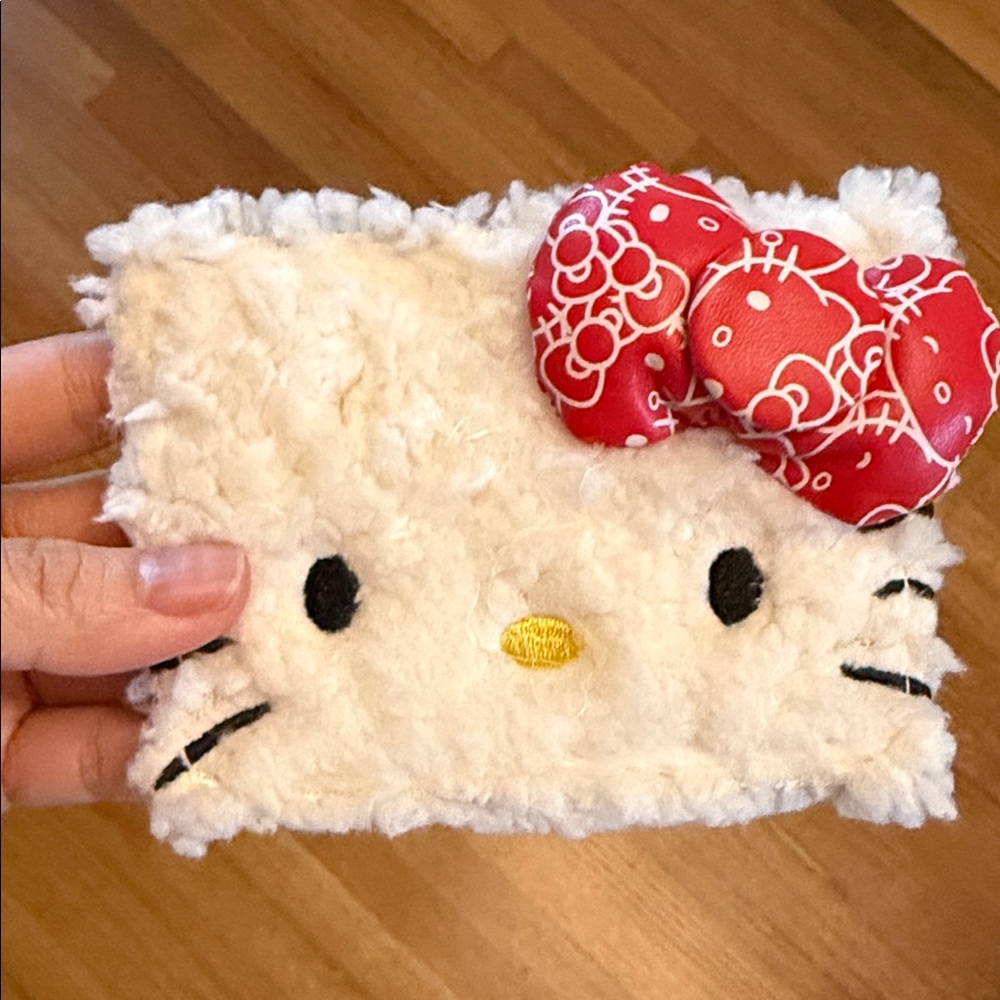 Hello kitty White and Red Fuzzy 3D bow Card Holder
